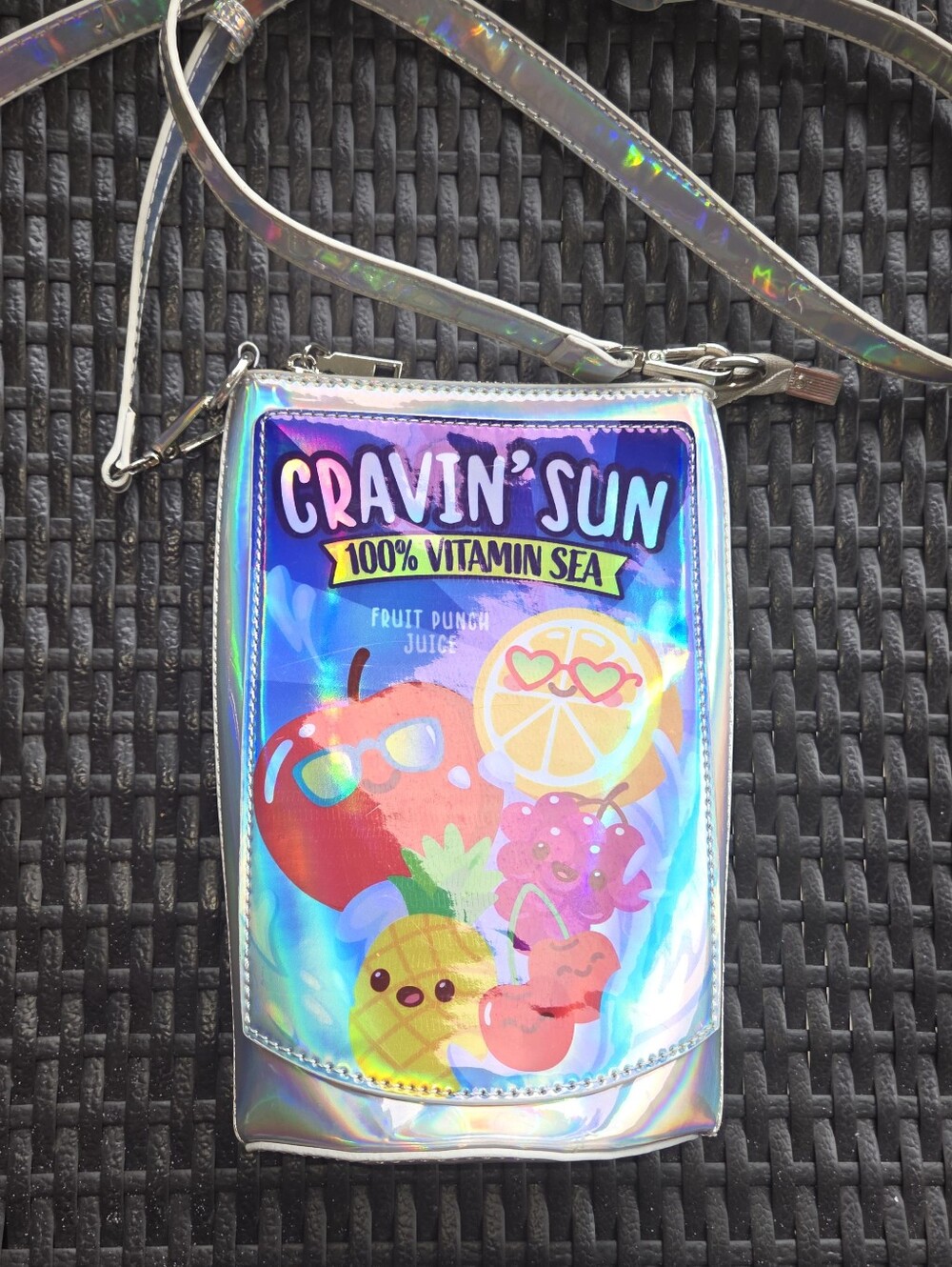 Bewaltz

Cravin' Sun Fruit Juice Pouch Crossbody Handbag